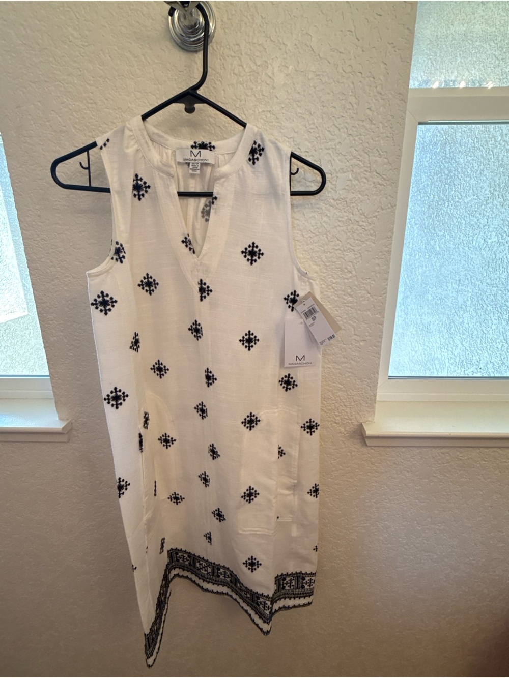 Magaschoni White Sleeveless Tunic Dress with Black Embroidery Size XSP US Size 2